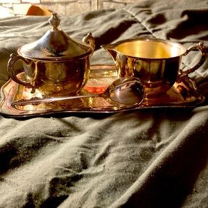 Sheridan silver plate cream and sugar set with Int.Ntl.Silver co.Sugar shell 🥄
